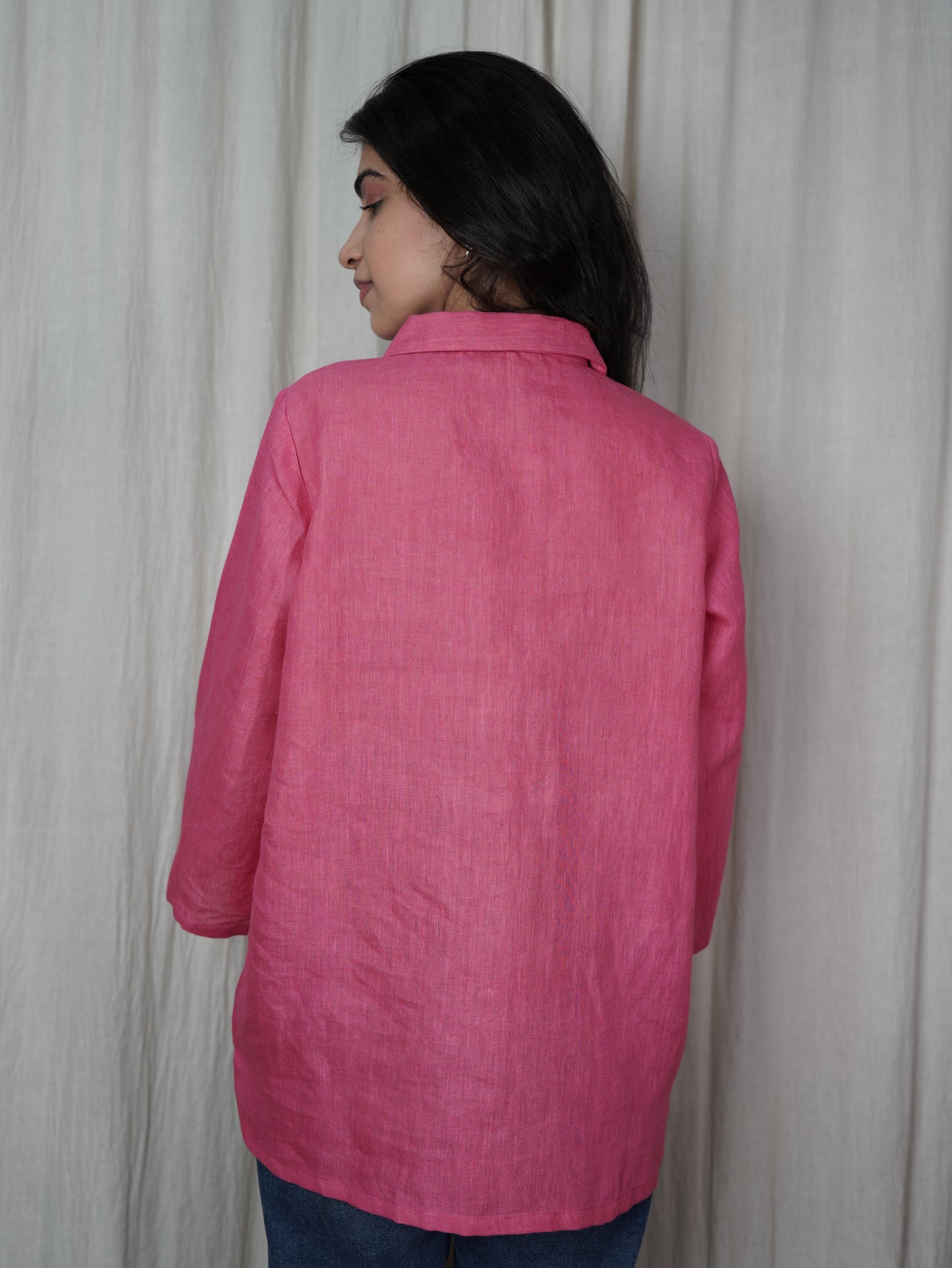 Shirt with one side flower embroidery