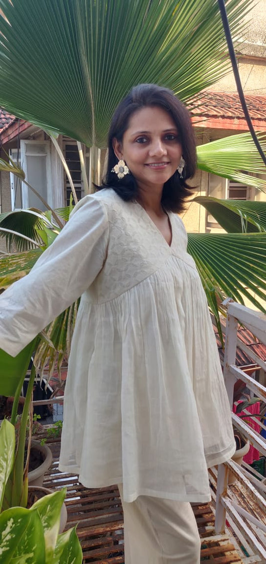 Pleated top with inverted V yoke